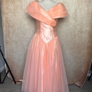 1980s Peach Prom, Evening gown, cocktail dress. Retro, vintage bridesmaid dress.